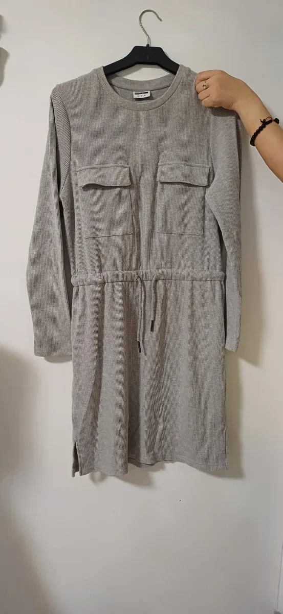 Vestido gris de manga larga