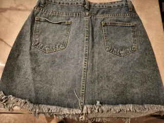 Gonna jeans strappata