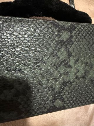 Bolso efecto piel serpiente