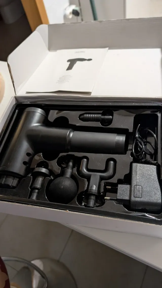 Pistola Masajeadora Negra + Accesorios