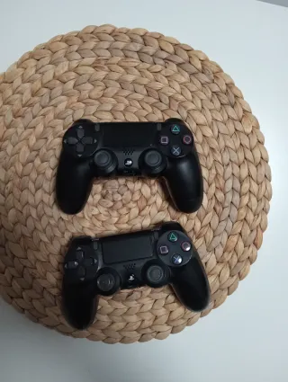 PS4 (PlayStation 4) Negra Precio negociable