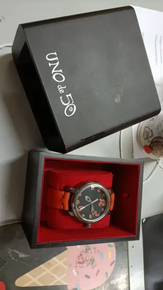Reloj Uno de 50 Negro y rojo
