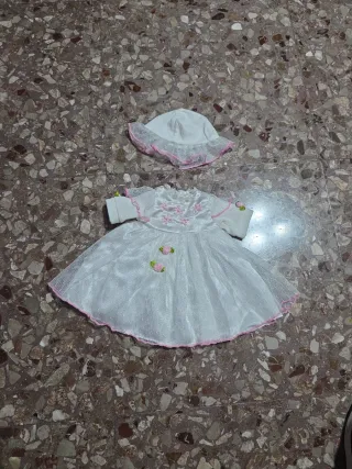 Vestito e cappellino bambola bianco