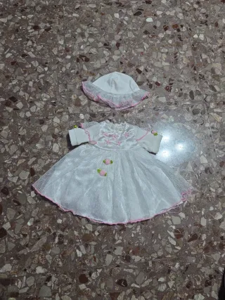 Vestito e cappellino bambola bianco