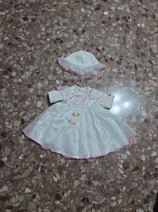 Vestito e cappellino bambola bianco