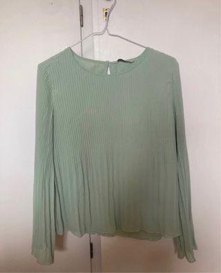 Blusa fluida verde pastel