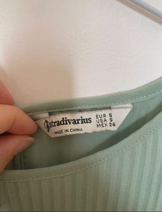 Blusa fluida verde pastel