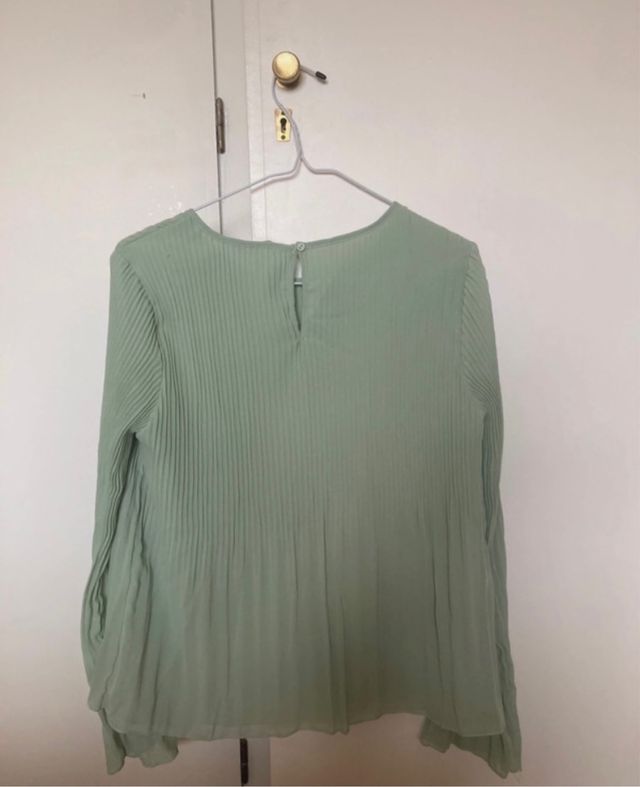 Blusa fluida verde pastel