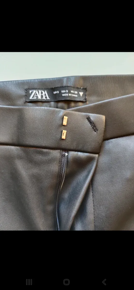 Pantalón campana polipiel Zara Talla S