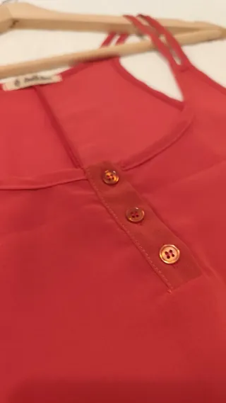 Blusa sin mangas roja