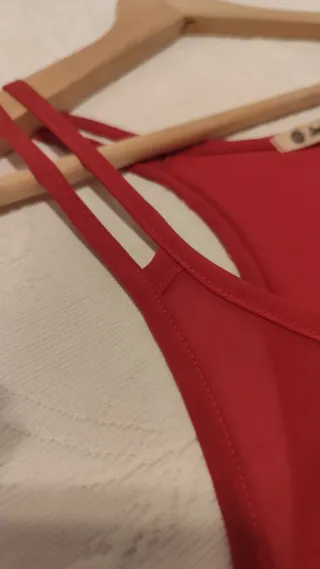 Blusa sin mangas roja