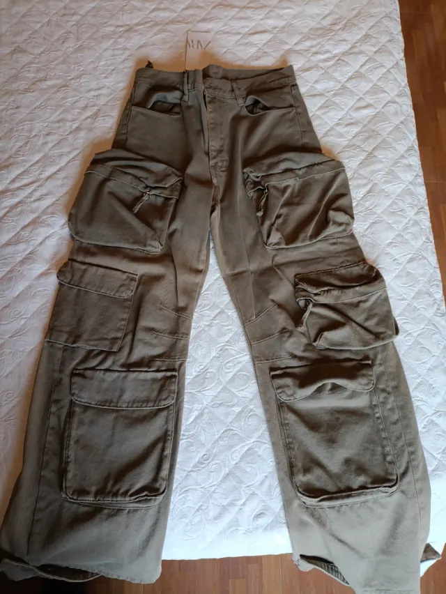 Pantalón cargo Zara baggy verde militar sin usar