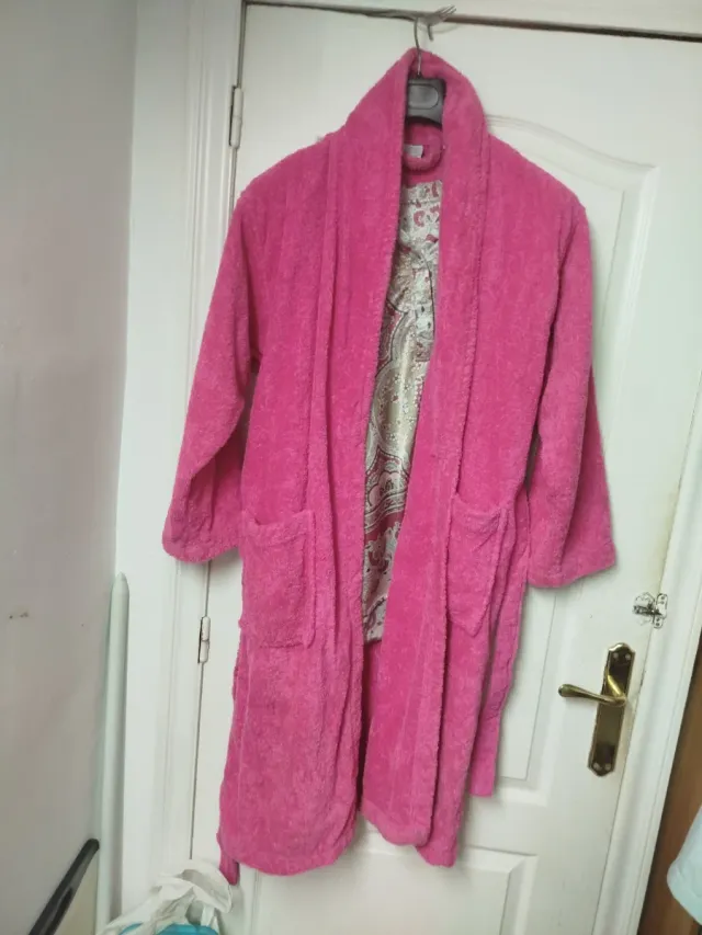 Albornoz rosa de rizo