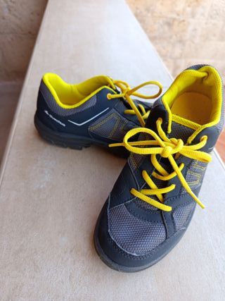 Zapatillas Quechua Talla 38 azul/Amarillo.