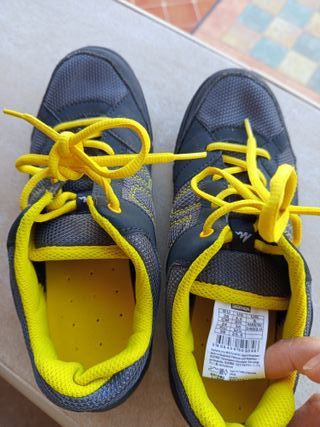 Zapatillas Quechua Talla 38 azul/Amarillo.