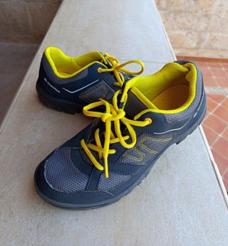Zapatillas Quechua Talla 38 azul/Amarillo.