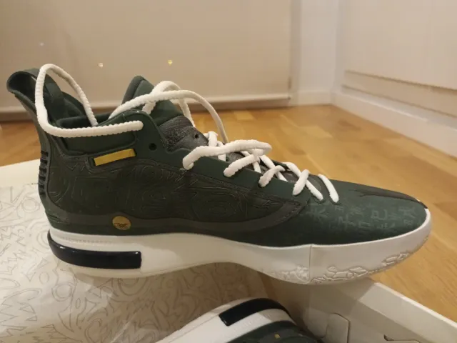 Zapatillas de baloncesto sin estrenar