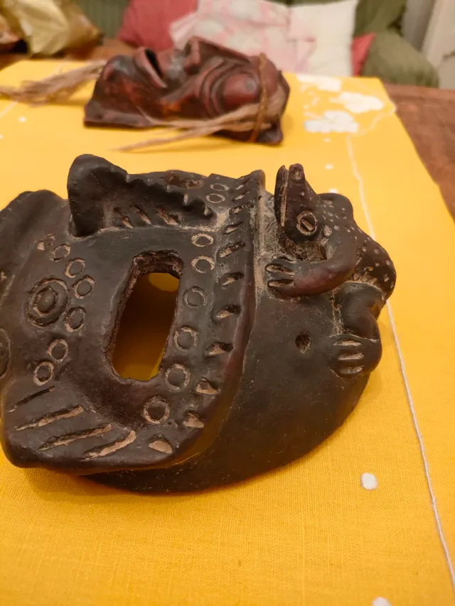 Máscara artesanal decorativa