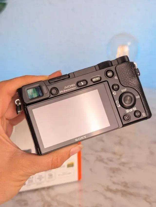 Sony A6000 + obiettivo Kit