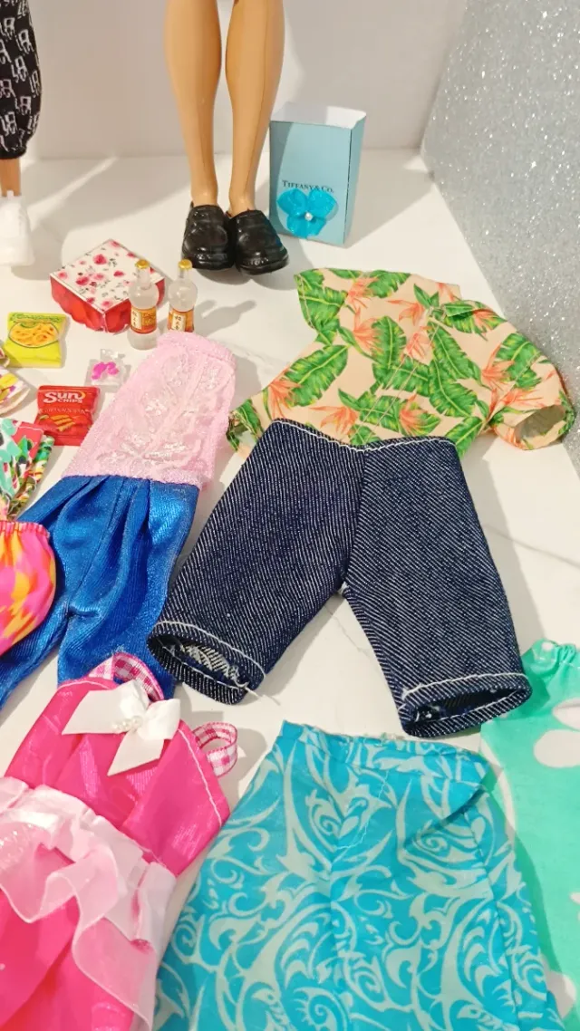 Barbie Ken Coche Deportivo y Ropa