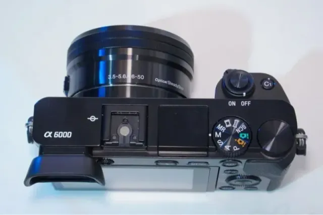 Sony A6000 con obiettivo COME NUOVA