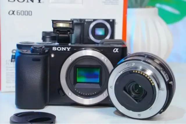 Sony A6000 con obiettivo COME NUOVA