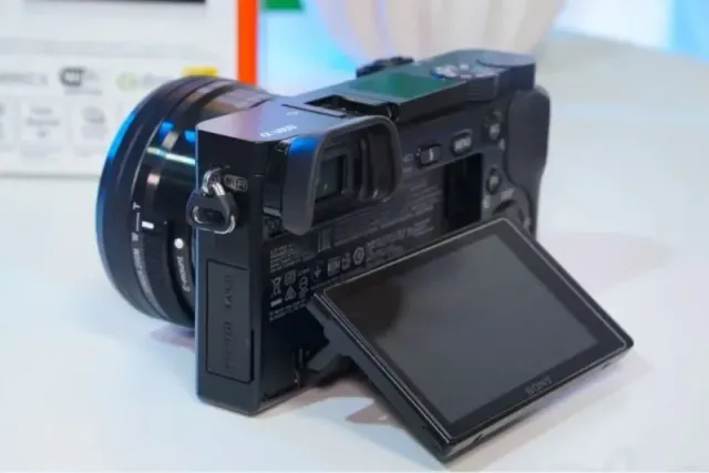 Sony A6000 con obiettivo COME NUOVA