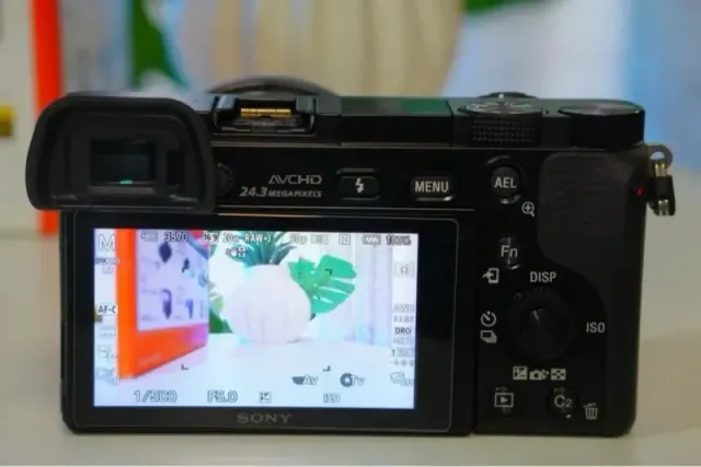 Sony A6000 con obiettivo COME NUOVA