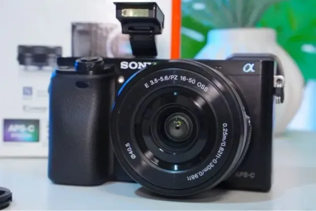 Sony A6000 con obiettivo COME NUOVA