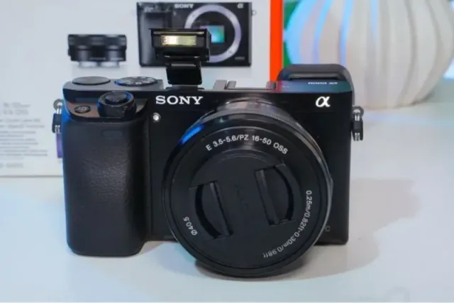 Sony A6000 con obiettivo COME NUOVA