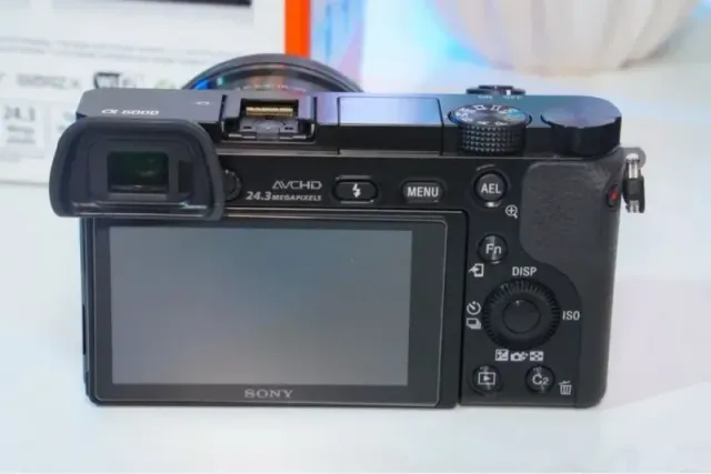 Sony A6000 con obiettivo COME NUOVA