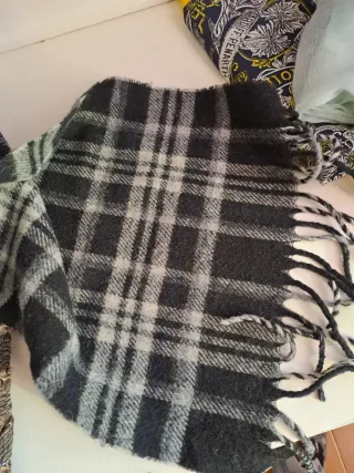 Lotto sciarpe e cappello donna