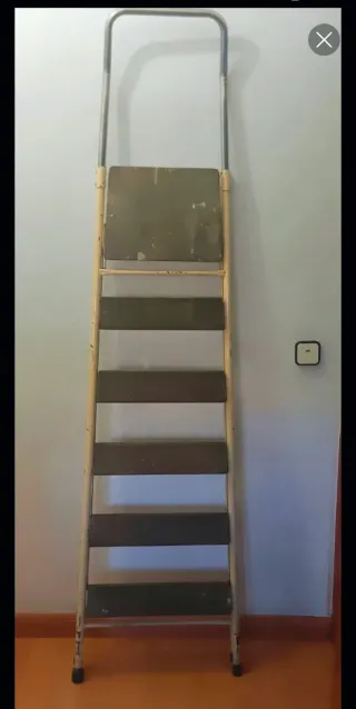 Escalera plegable metálica madera