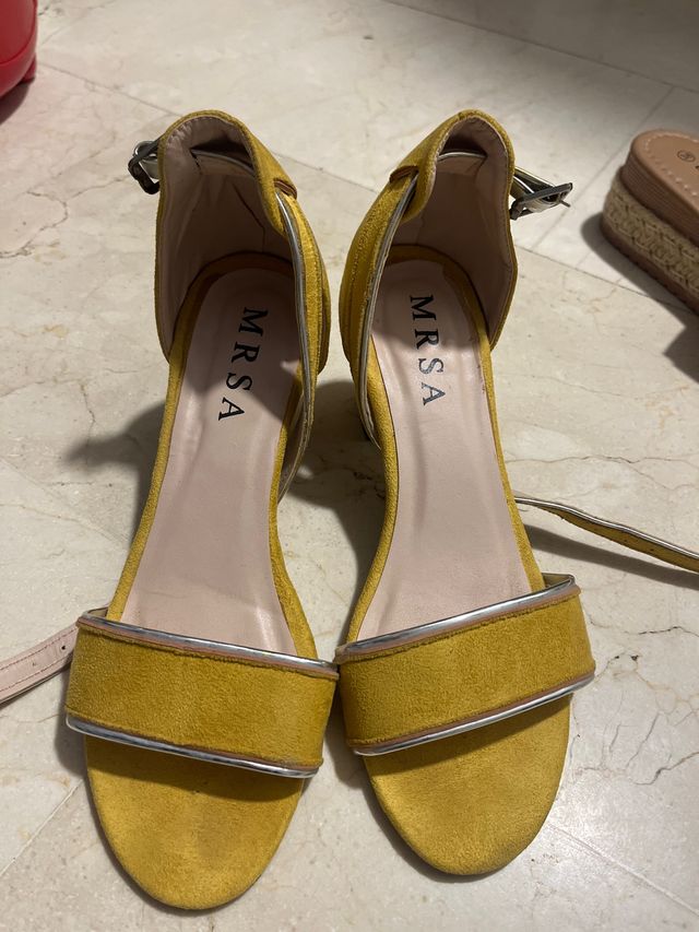 Sandalias tacón MRSA amarillas
