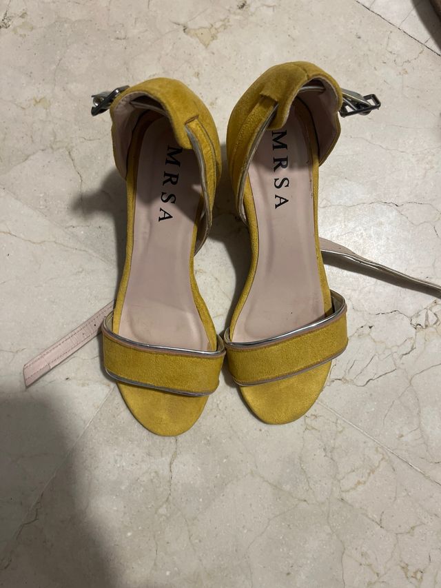 Sandalias tacón MRSA amarillas