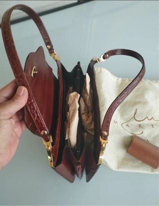 Bolso charol marrón, sin estrena. Regalo monedero