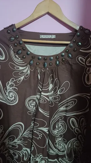 Vestido marrón estampado