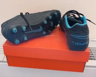 Scarpe da calcio Nike nere e blu