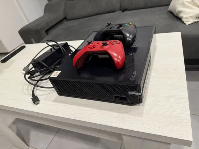 Xbox One Consola + 2 Mandos