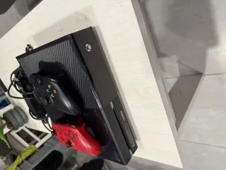 Xbox One Consola + 2 Mandos