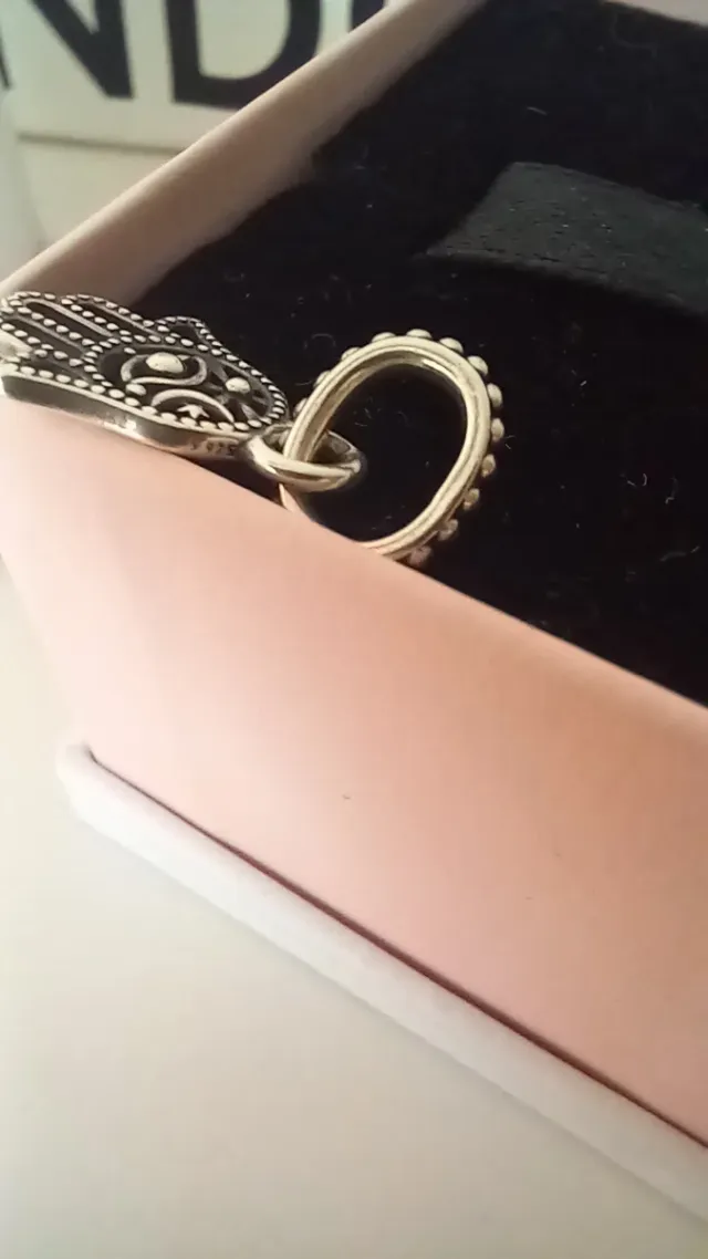 Charm Mano de Fátima Pandora Plata