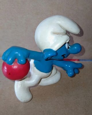 Puffo originale. Puffo vintage. Puffo con palla.