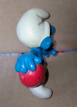 Puffo originale. Puffo vintage. Puffo con palla.