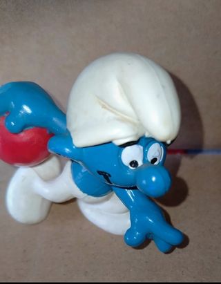 Puffo originale. Puffo vintage. Puffo con palla.