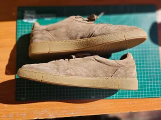 Zapatillas de vestir ante