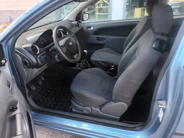 Ford Fiesta 2004