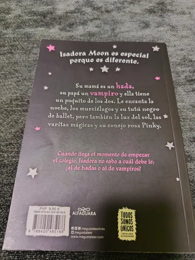Isadora Moon va al colegio / Isadora Moon Goes ...