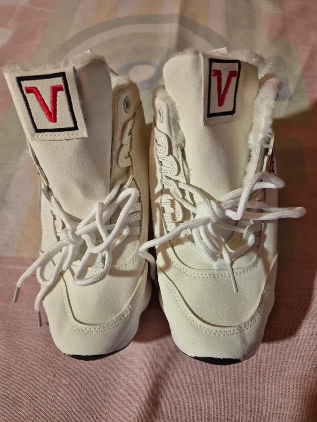 Sneakers da donna alla moda bianche