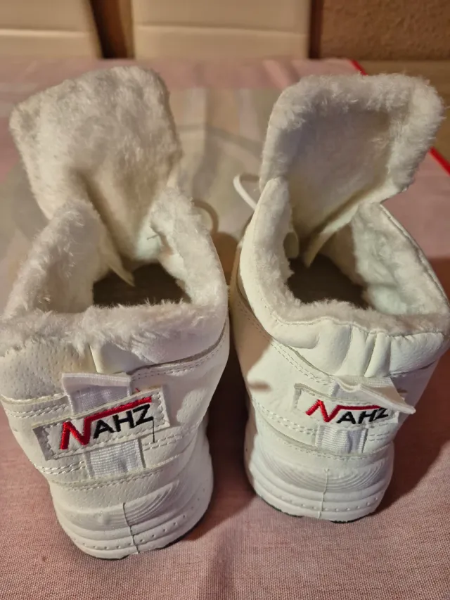 Sneakers da donna alla moda bianche