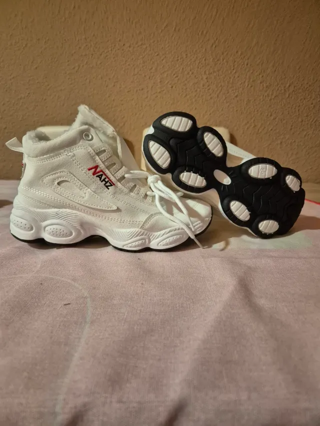 Sneakers da donna alla moda bianche